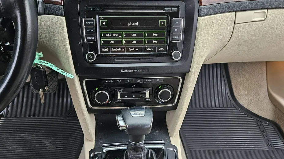 SKODA Superb -