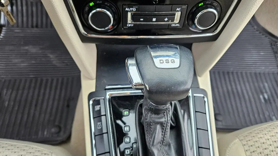 SKODA Superb -
