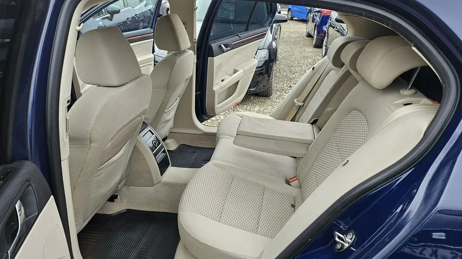 SKODA Superb -