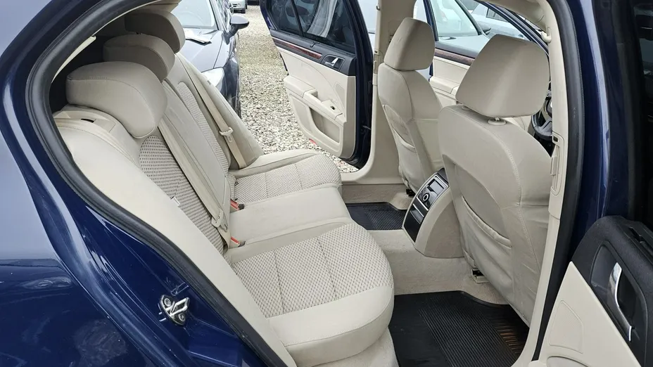 SKODA Superb -