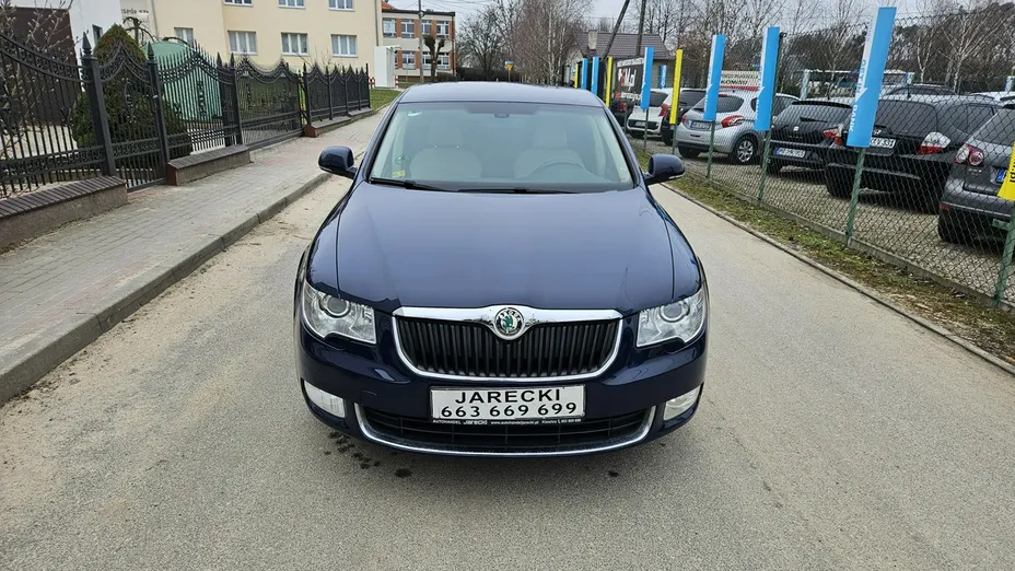 SKODA Superb -