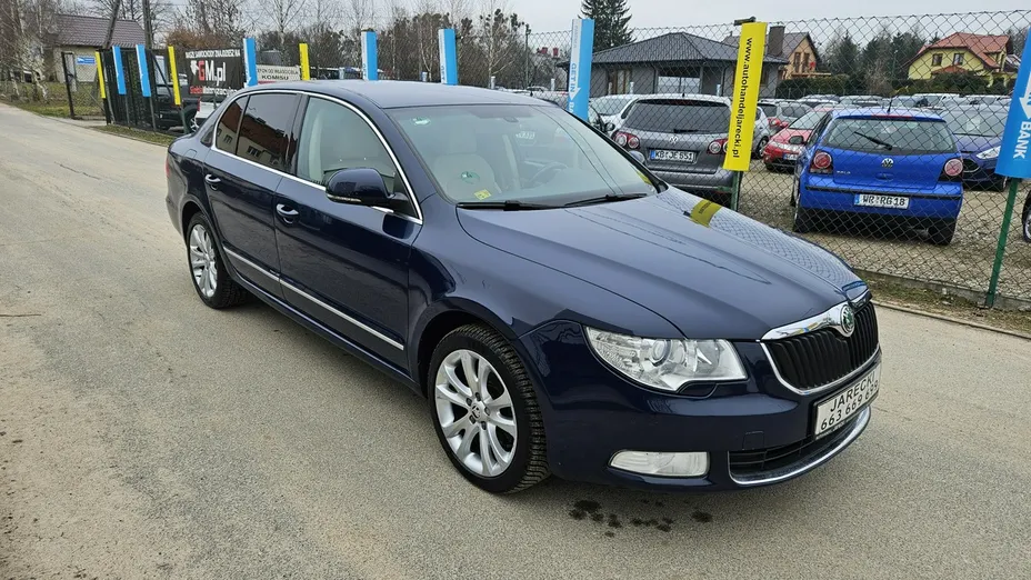 SKODA Superb -