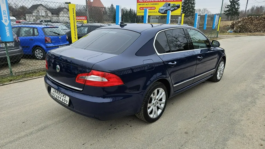 SKODA Superb -