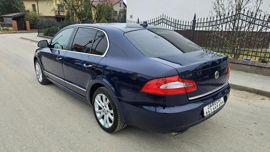 SKODA Superb -