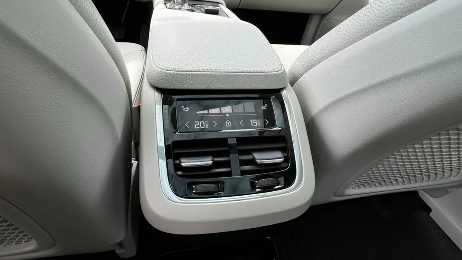 VOLVO XC90 -