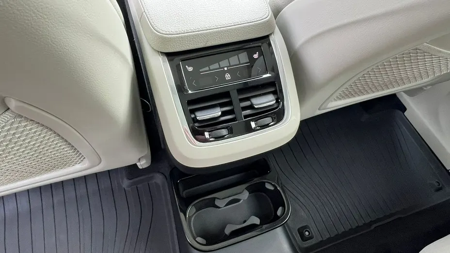 VOLVO XC90 -