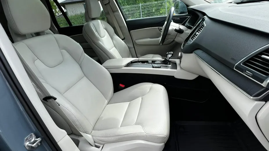 VOLVO XC90 -