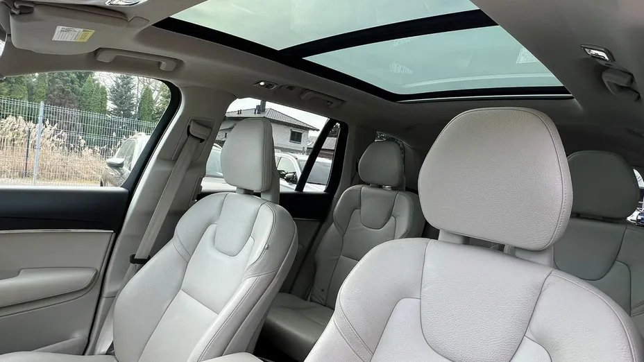 VOLVO XC90 -
