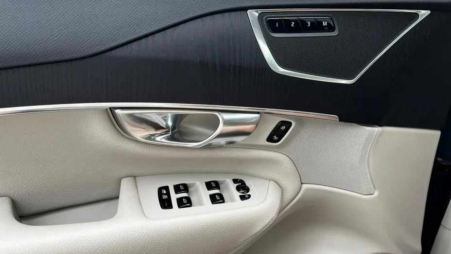 VOLVO XC90 -