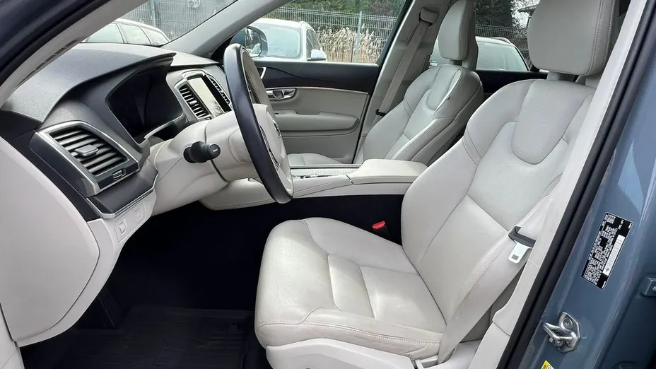 VOLVO XC90 -