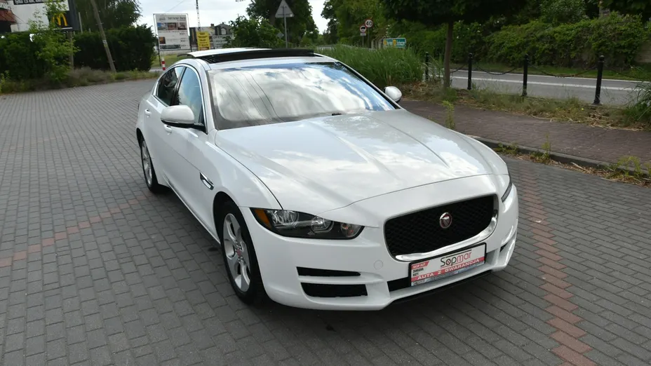 JAGUAR XE -