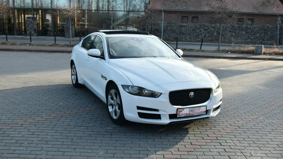 JAGUAR XE -