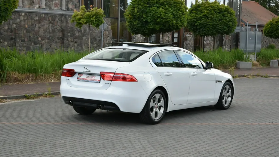 JAGUAR XE -