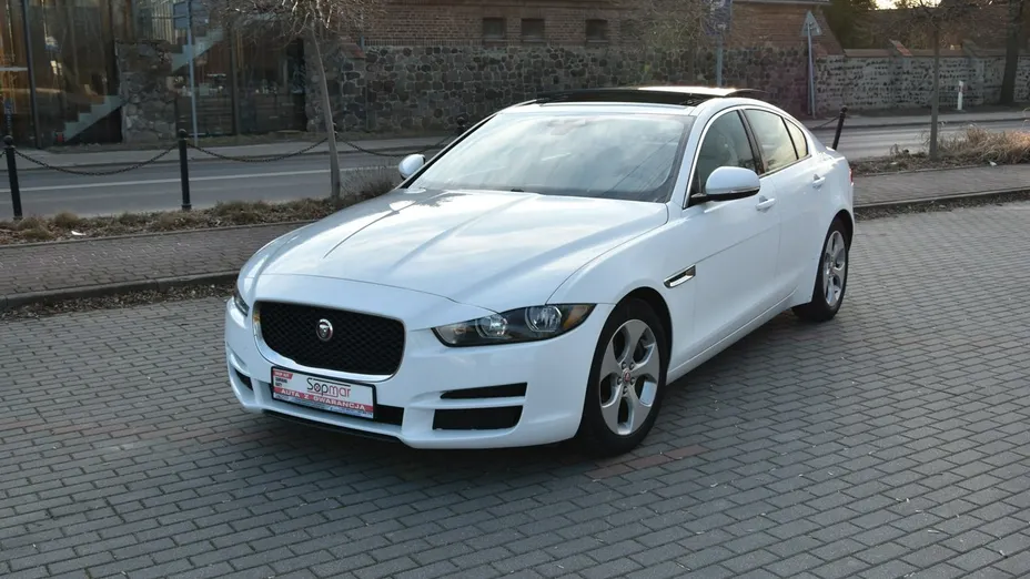 JAGUAR XE -