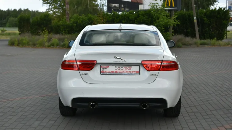 JAGUAR XE -