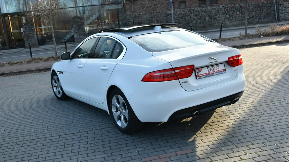 JAGUAR XE -