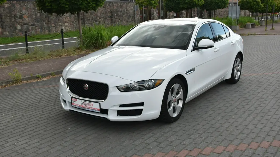 JAGUAR XE -