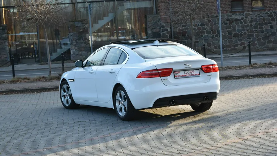JAGUAR XE -