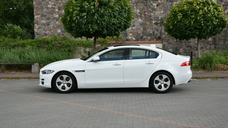 JAGUAR XE -