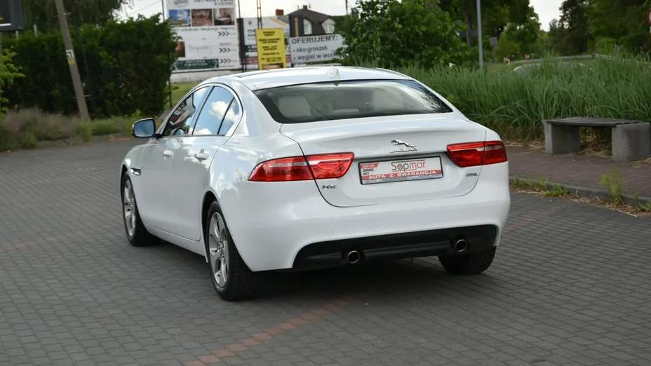 JAGUAR XE -