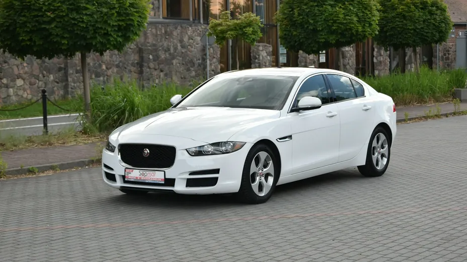 JAGUAR XE -