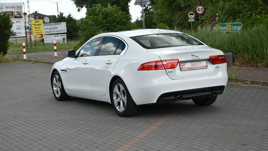 JAGUAR XE -