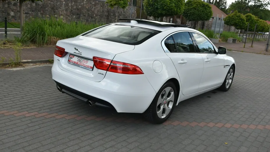 JAGUAR XE -