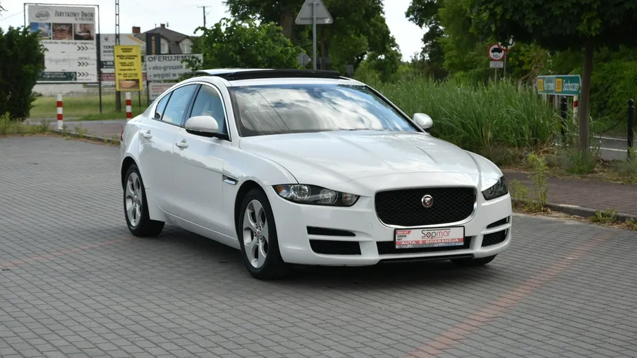 JAGUAR XE -