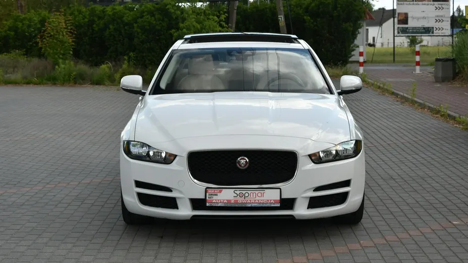 JAGUAR XE -