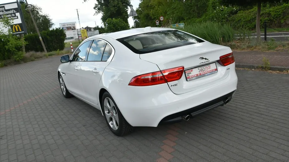 JAGUAR XE -