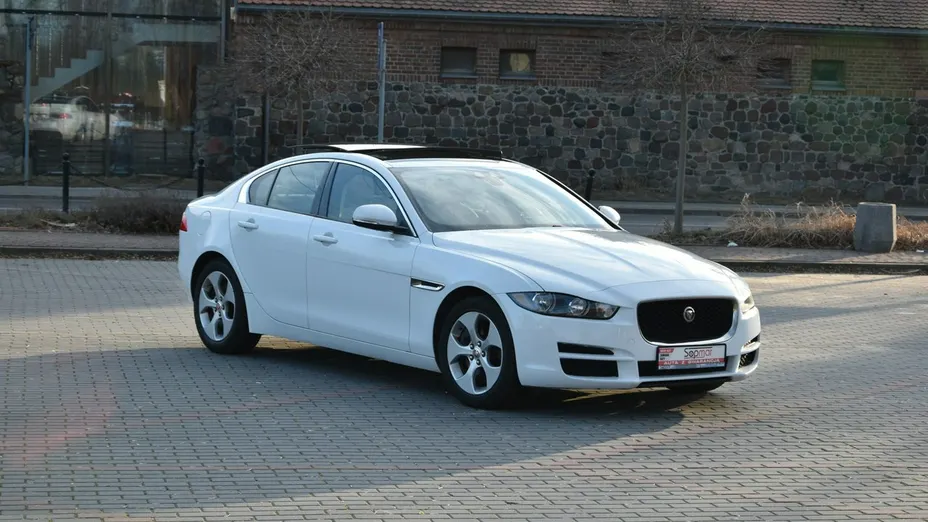 JAGUAR XE -