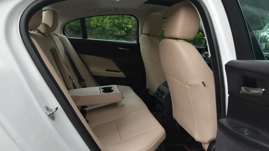 JAGUAR XE -