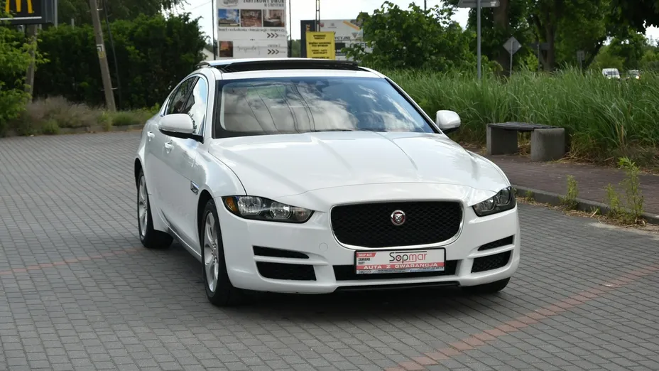 JAGUAR XE -