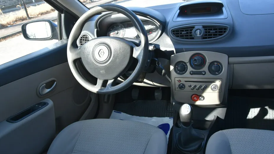 RENAULT Clio -