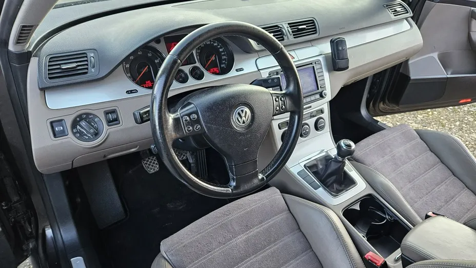 VOLKSWAGEN Passat -