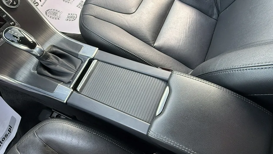 VOLVO XC60 -