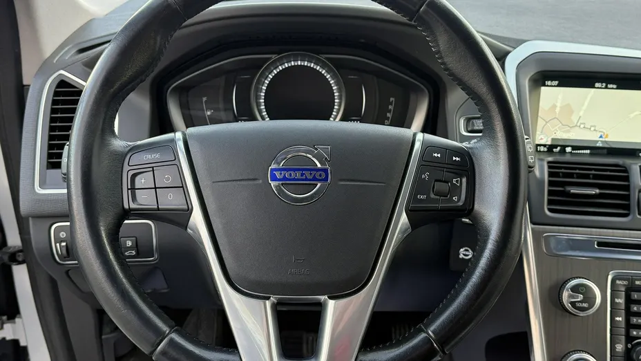 VOLVO XC60 -