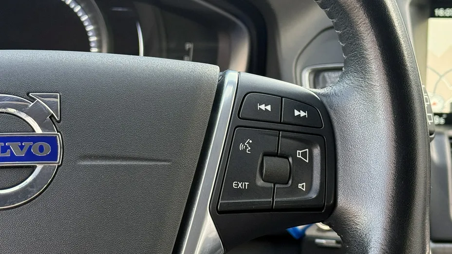 VOLVO XC60 -