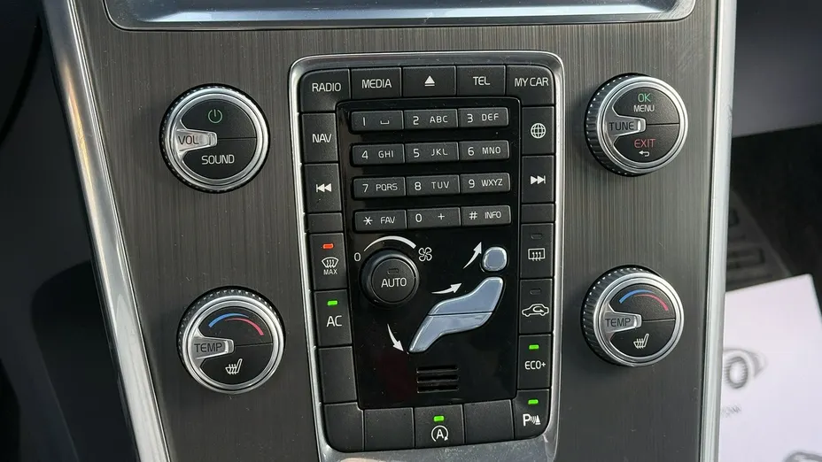 VOLVO XC60 -