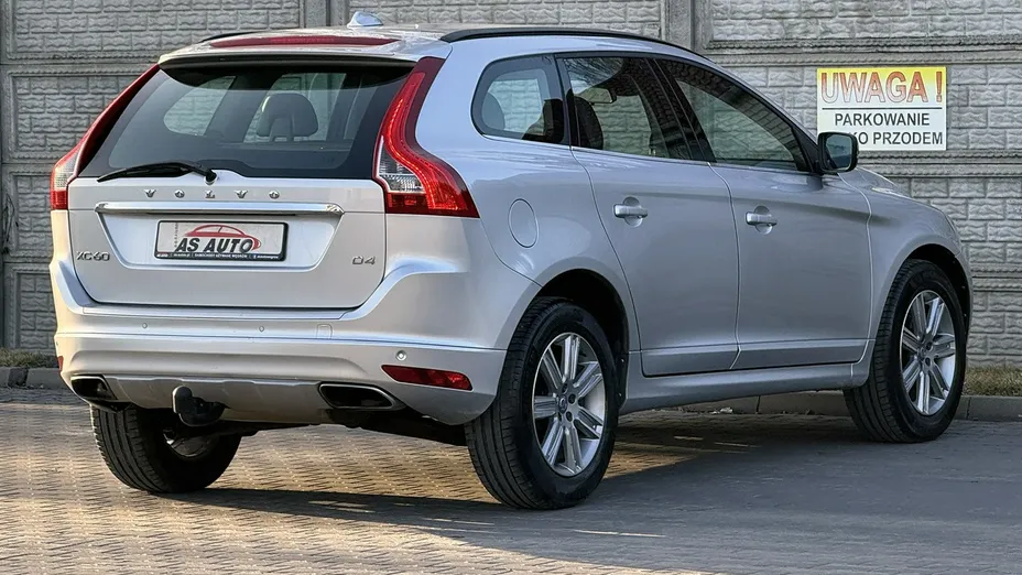 VOLVO XC60 -