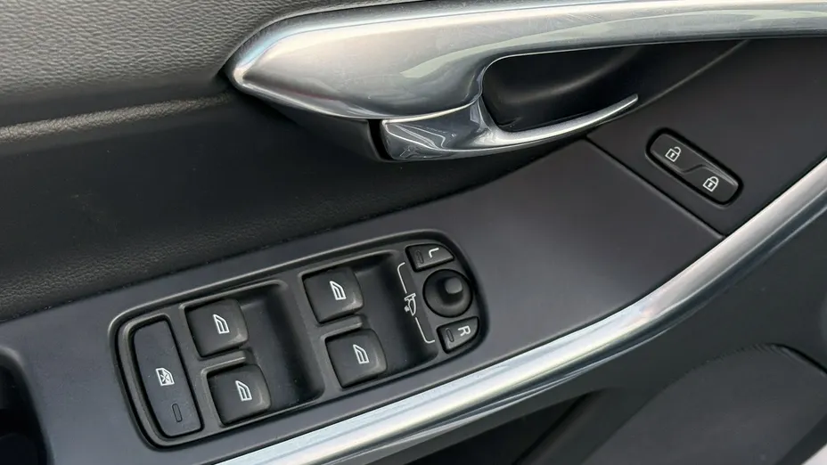 VOLVO XC60 -