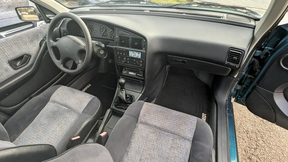 PEUGEOT 405 -