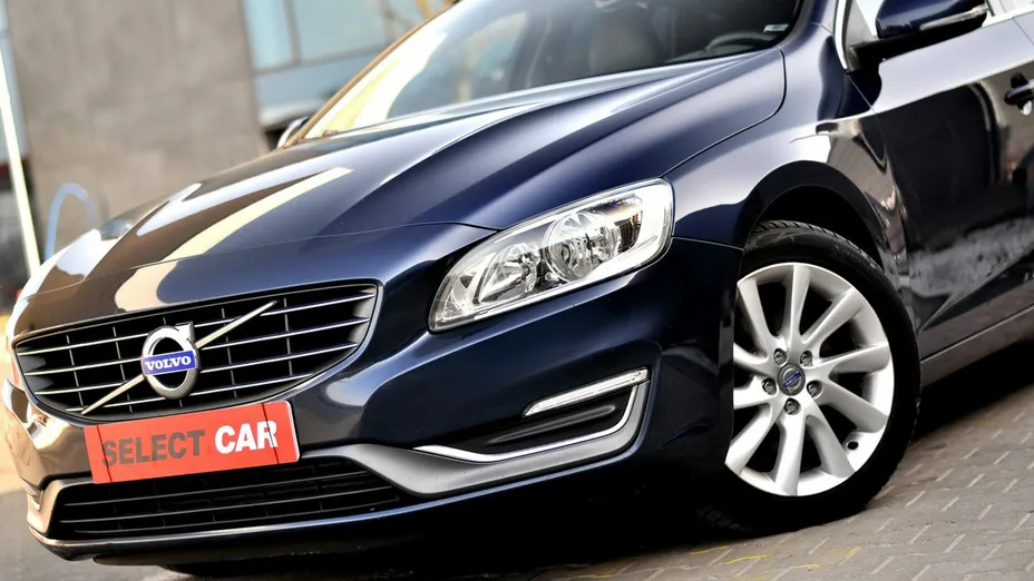 VOLVO V60 -