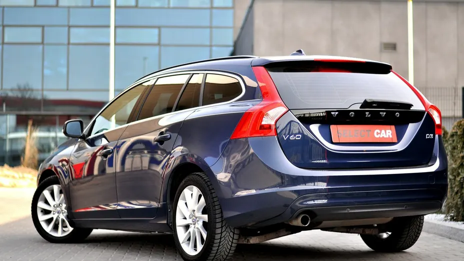 VOLVO V60 -