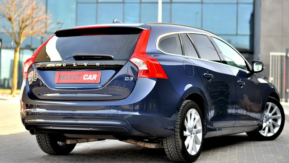 VOLVO V60 -