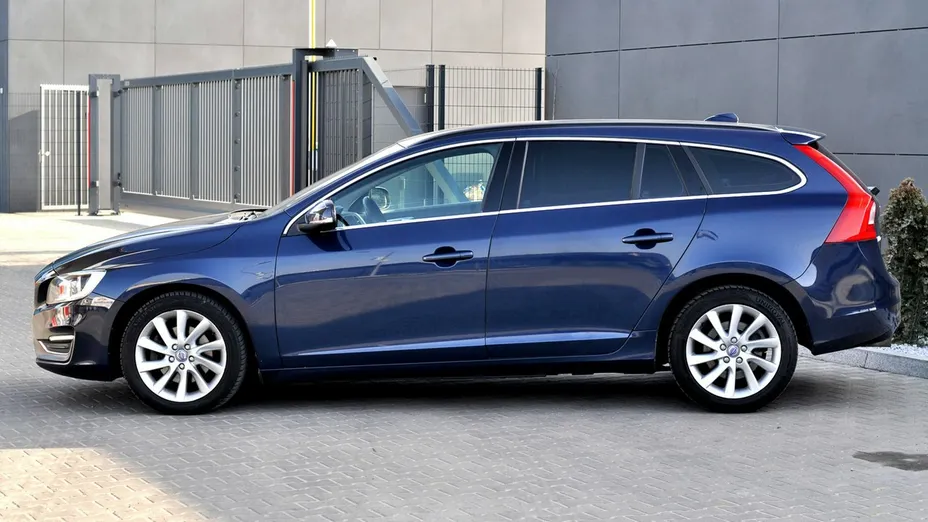 VOLVO V60 -