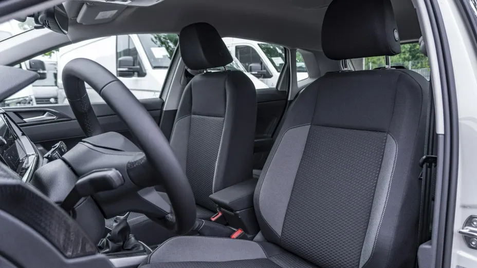 VOLKSWAGEN Polo -