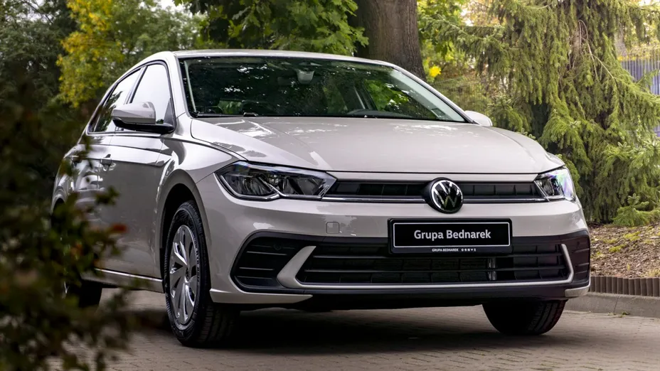 VOLKSWAGEN Polo -