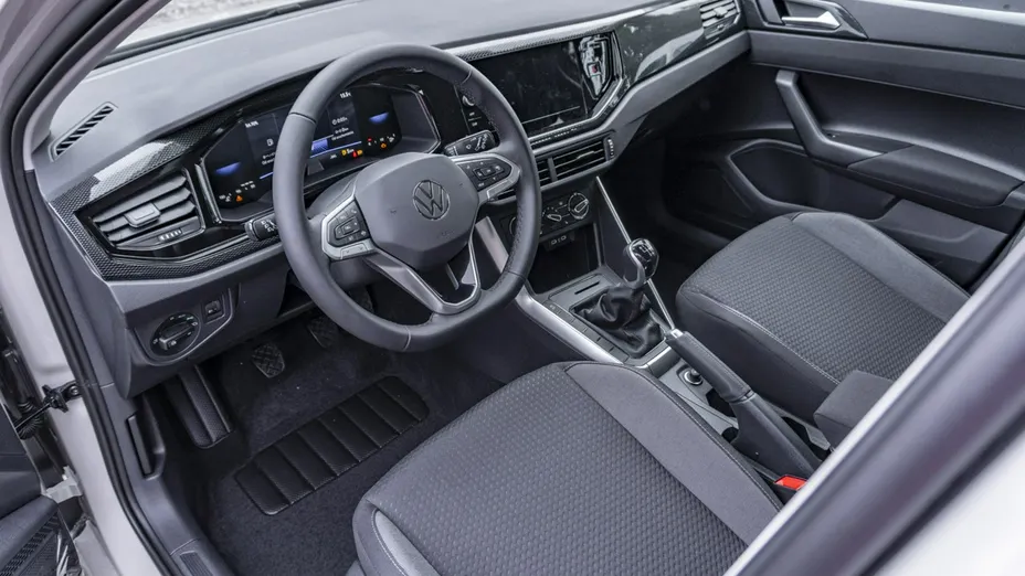 VOLKSWAGEN Polo -