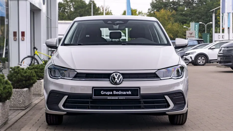 VOLKSWAGEN Polo -